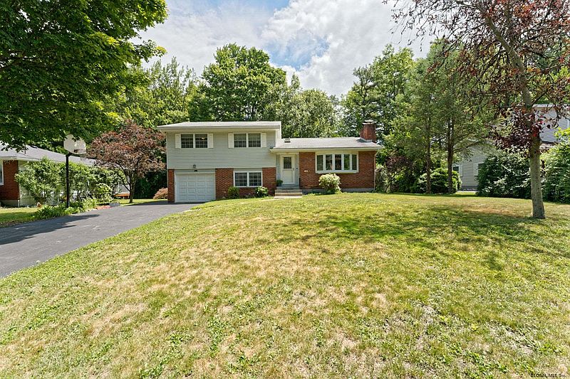 2nd image of 18 SCOTCH PINE Drive