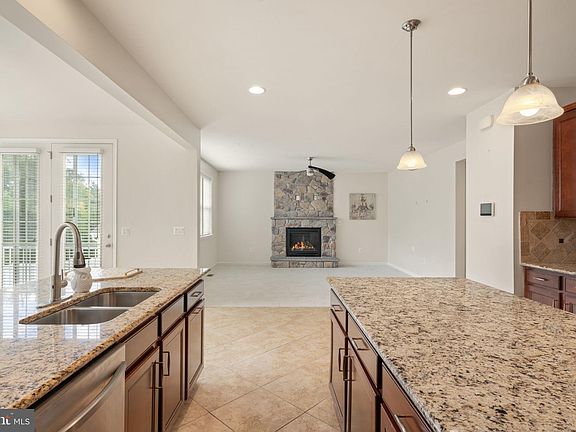 5th image of 20 Aster Ln
