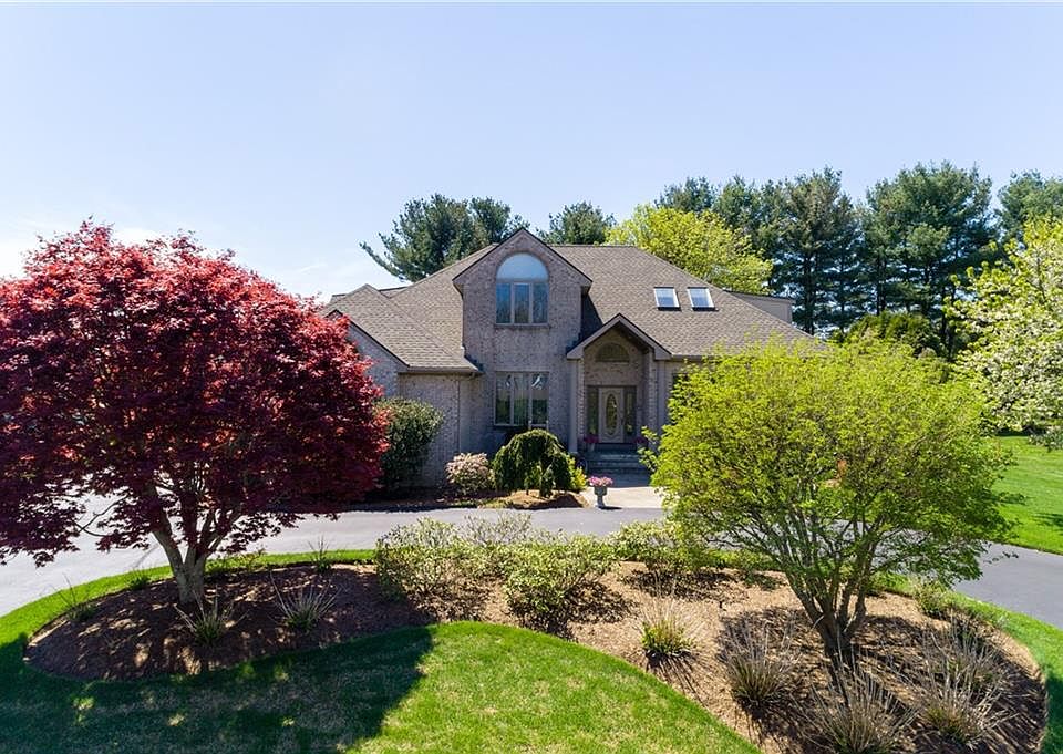 1st image of 7 Graywood Dr