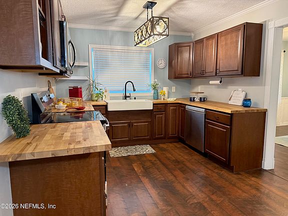 5th image of 15639 NE 17TH Avenue