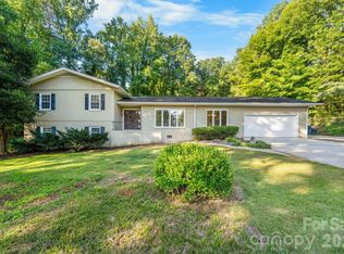 2015 12th Street Dr NW, Hickory, NC 28601