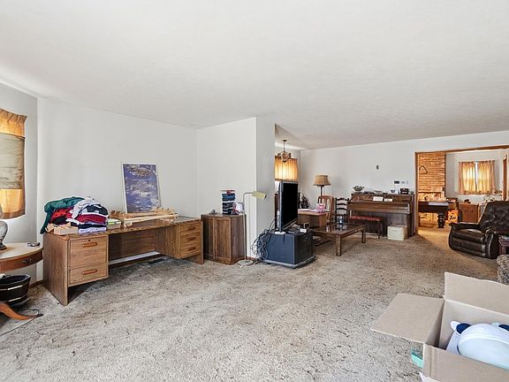 2nd image of 209 W Plum St