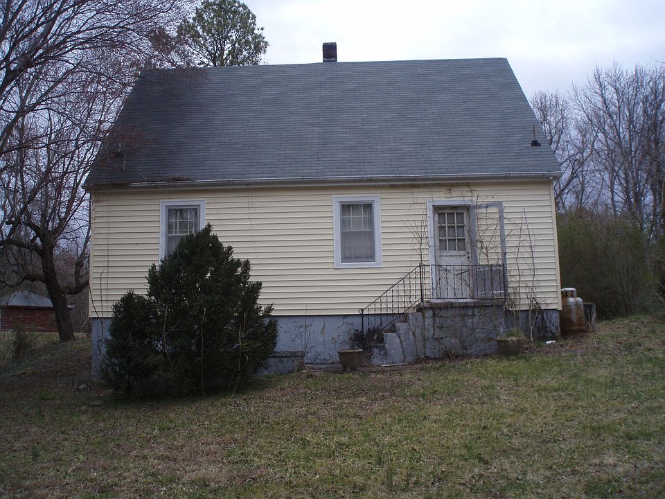 2nd image of 109 Adams Ferry Rd