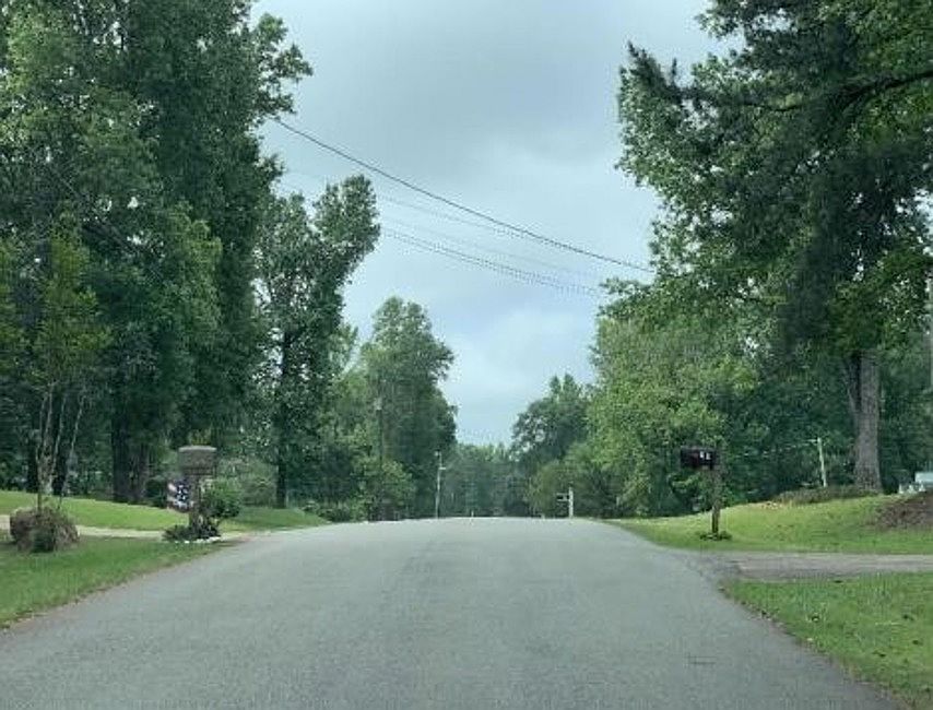 Exterior Neighborhood (street photo)
