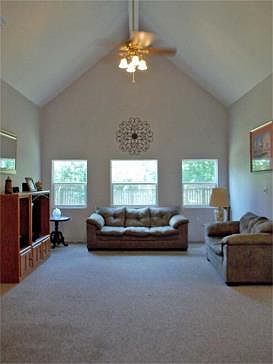 3rd image of 117 Zinnia St