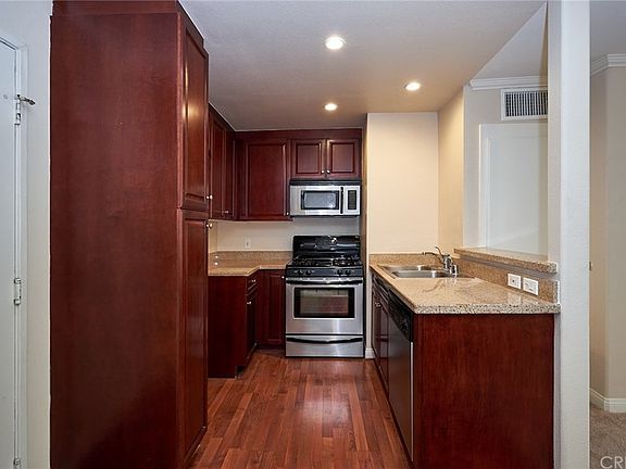 4th image of 5510 Owensmouth Ave APT 219