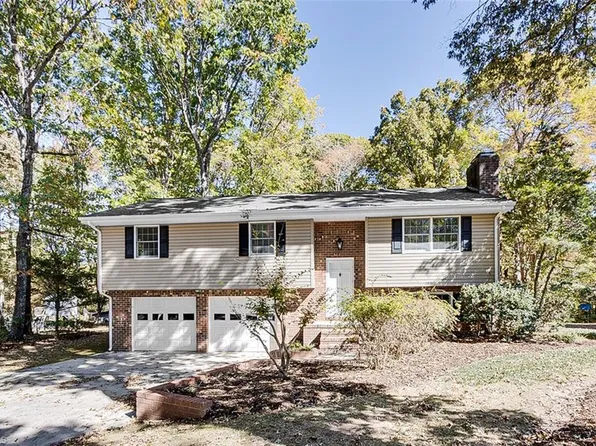 2048 Heritage Ct, Asheboro, NC 27203