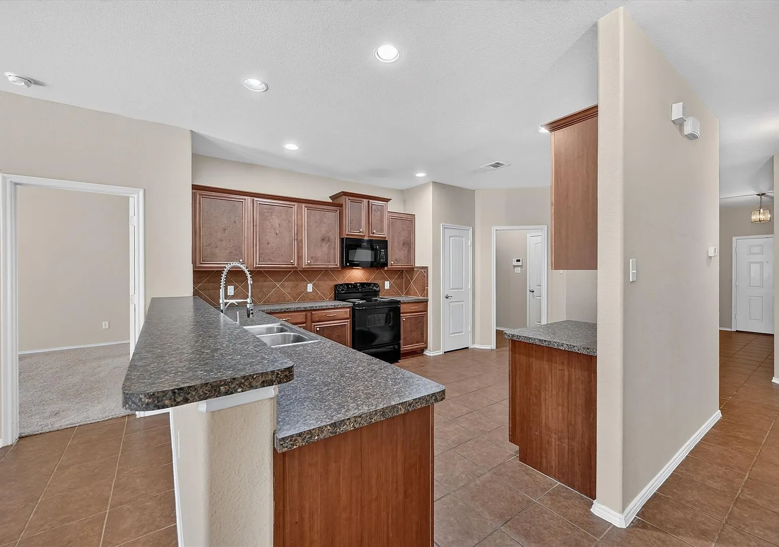 Beautifully maintained, north-facing 3-bedroom, 2-bathroom home in Frisco Ranch! — Photo 4
