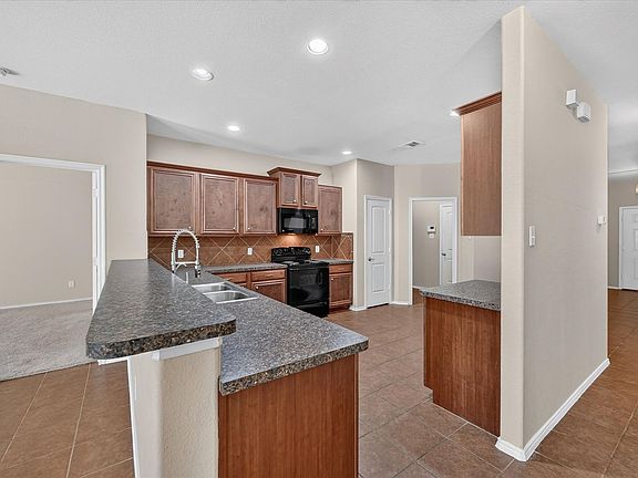 4th image of 14911 Riverside Dr