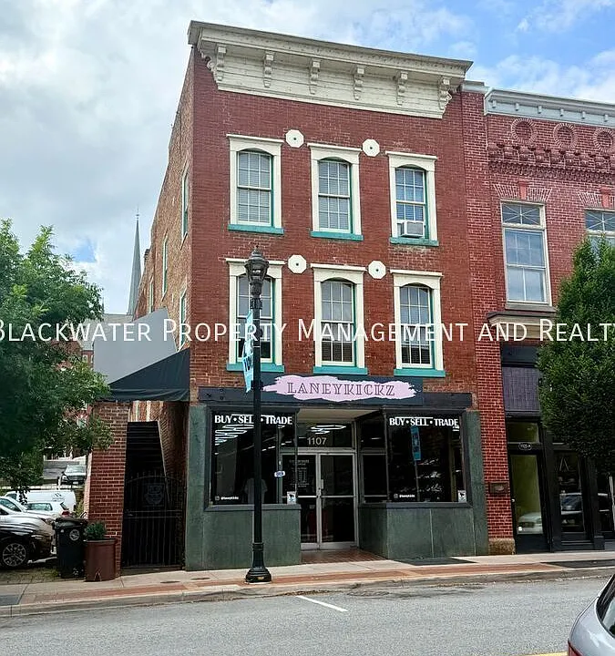 1107 Main St #C