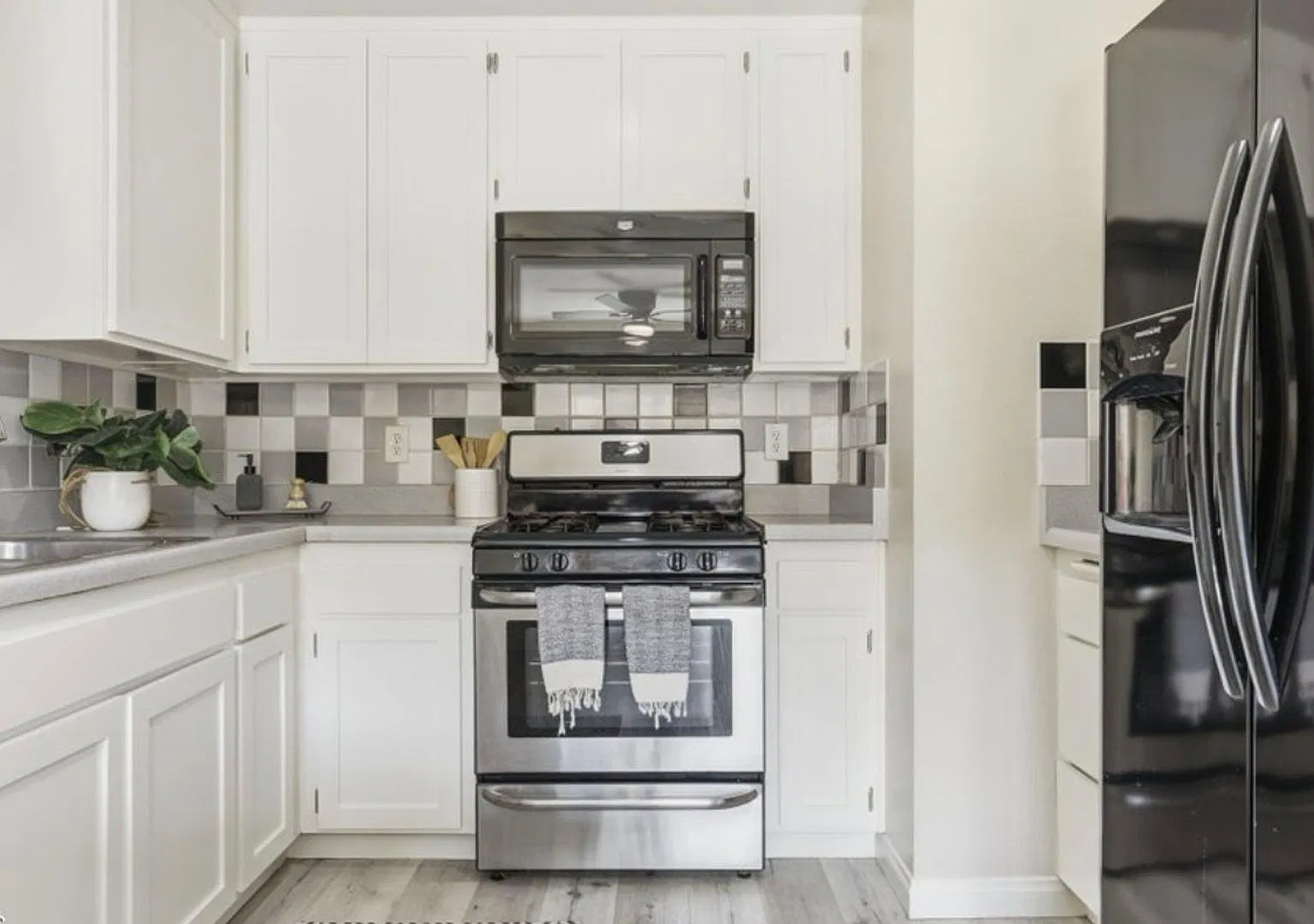 Ventura - Single story, three bedroom, two bathroom Parkside condo. — Photo 4