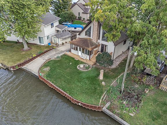 4th image of 8179 N Thorsen Ln