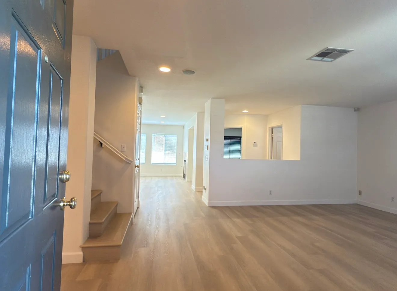 4 bed, 2.5 bath, 2866 sqft, $3,850 — Photo 3