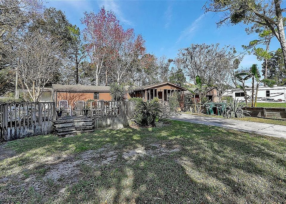 2nd image of 1636 Cocoanut Rd