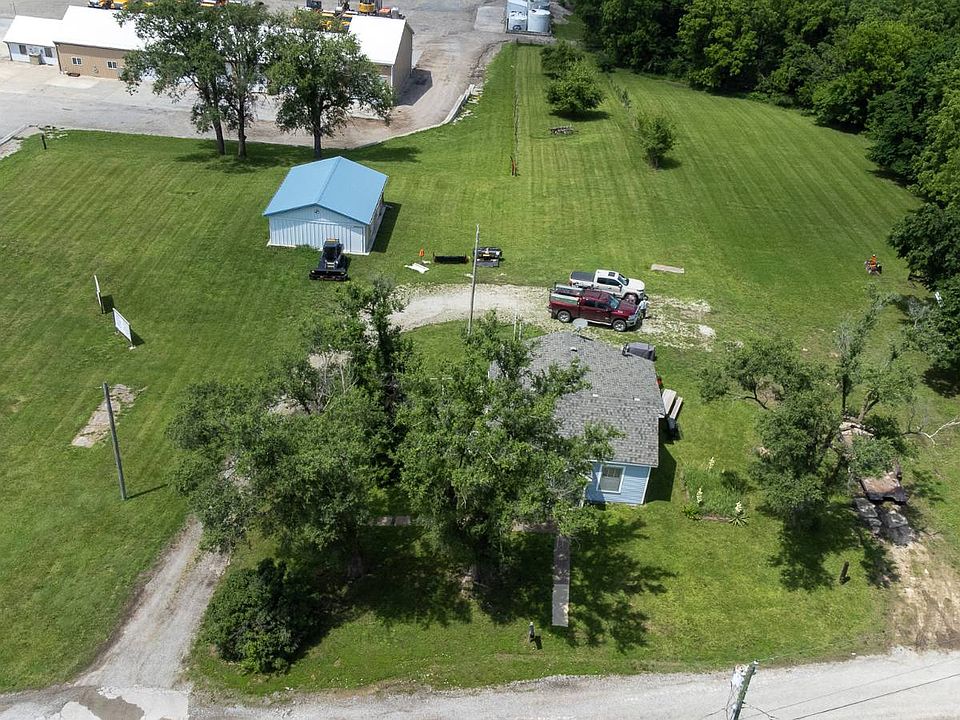 1st image of 803 E 8th St