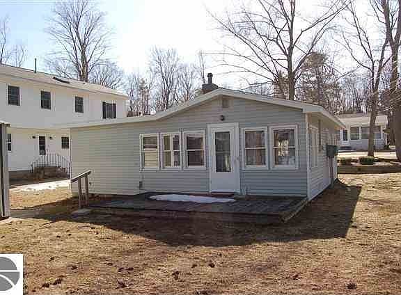 3rd image of 827 Millers Park