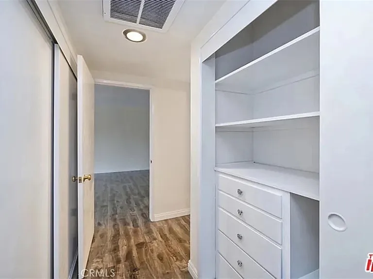 837 S Windsor Blvd #7 — Photo 11