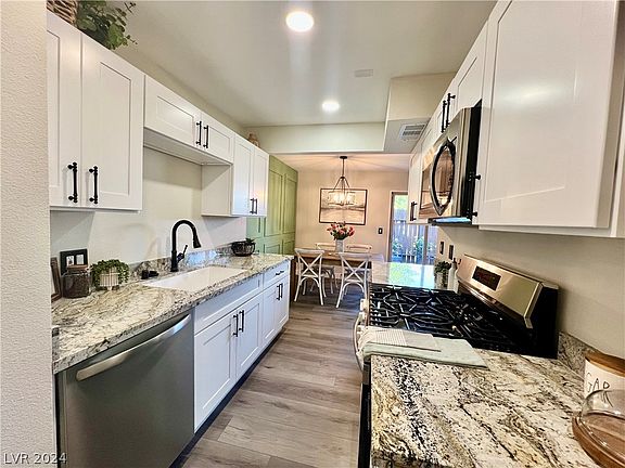 4th image of 3422 Villa Knolls West Dr