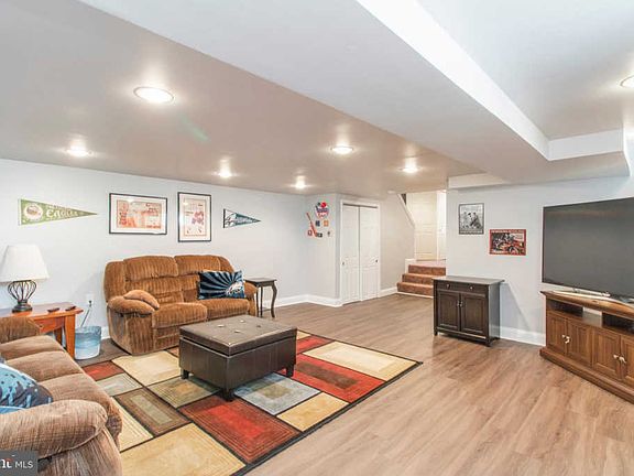 4th image of 8546 Summerdale Ave