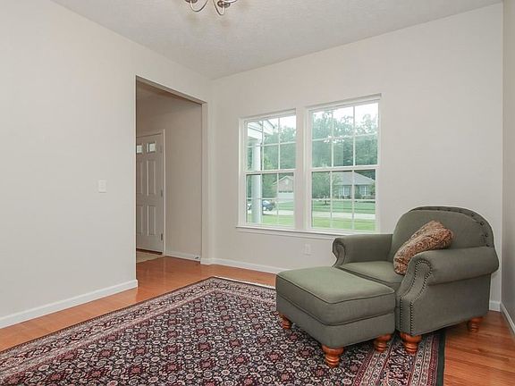 4th image of 37129 Halsted Ln