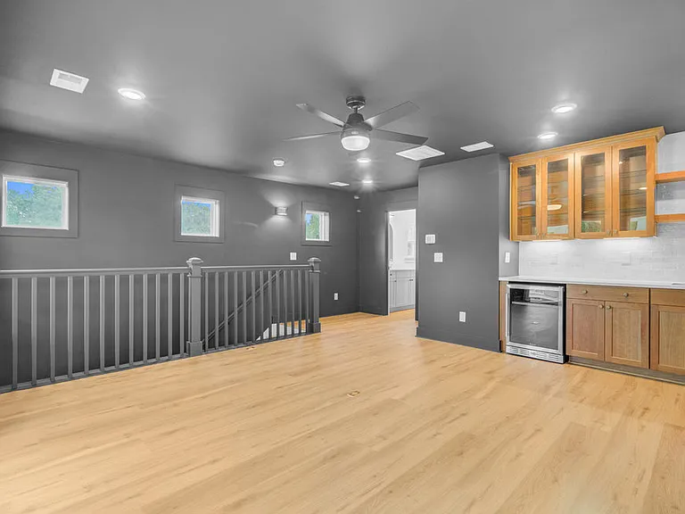 515 Joseph St — Photo 11
