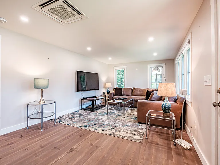 15 Carmichael Ave — Photo 4