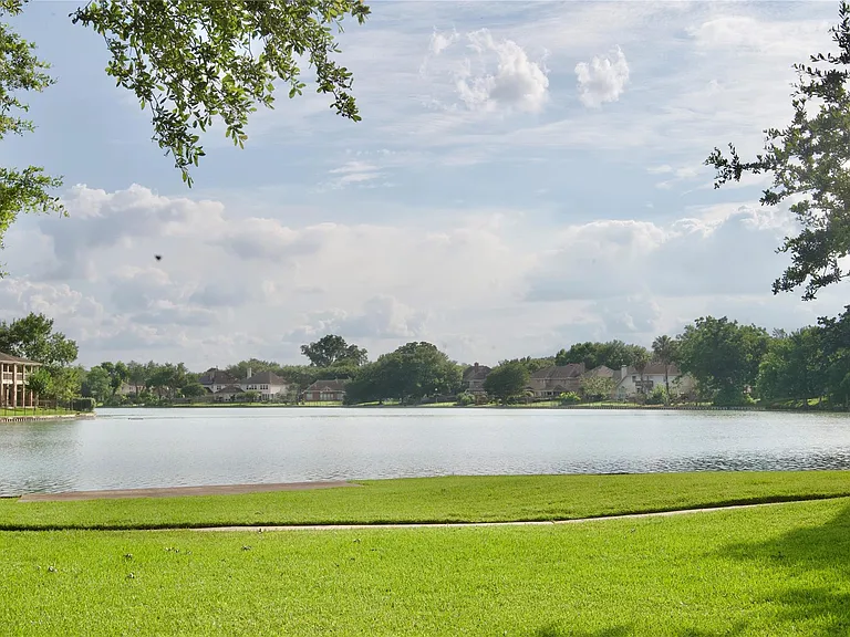 1839 Lake Winds Dr — Photo 34