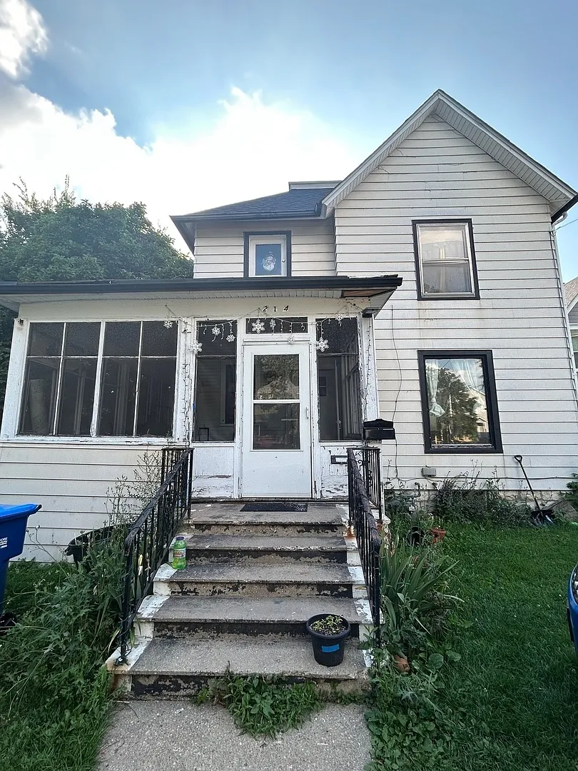 214 College Ave photo 1