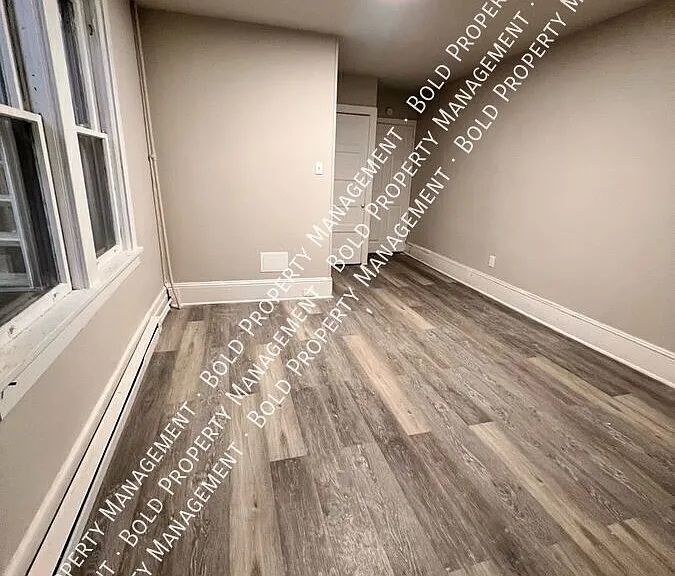706 W Market St #C — Photo 3