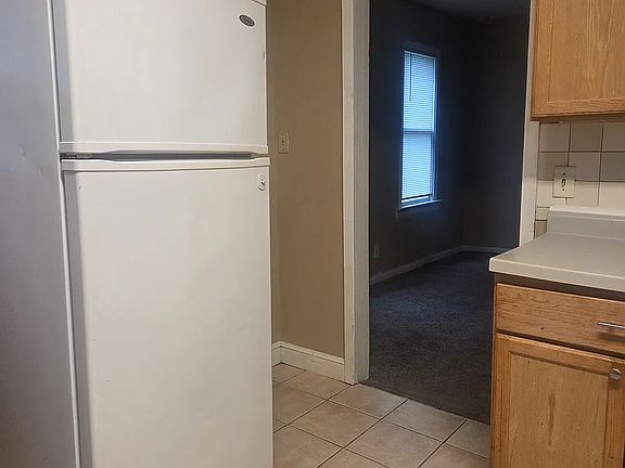 3rd image of 287 Sidney St E #2