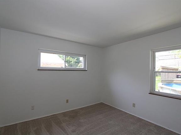 5th image of 981 Covedale Ave