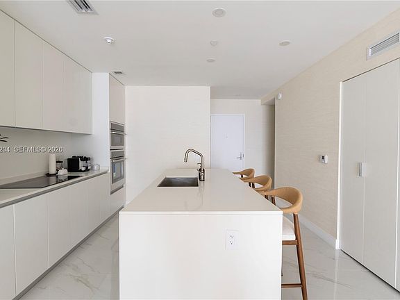 3rd image of 700 NE 24th St Unit 3606