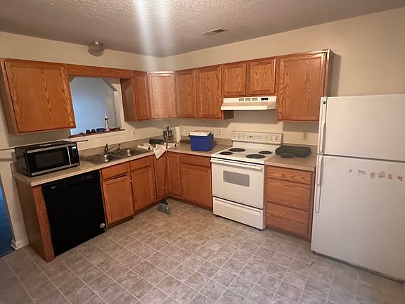 4th image of 105 Douglas Ave #105