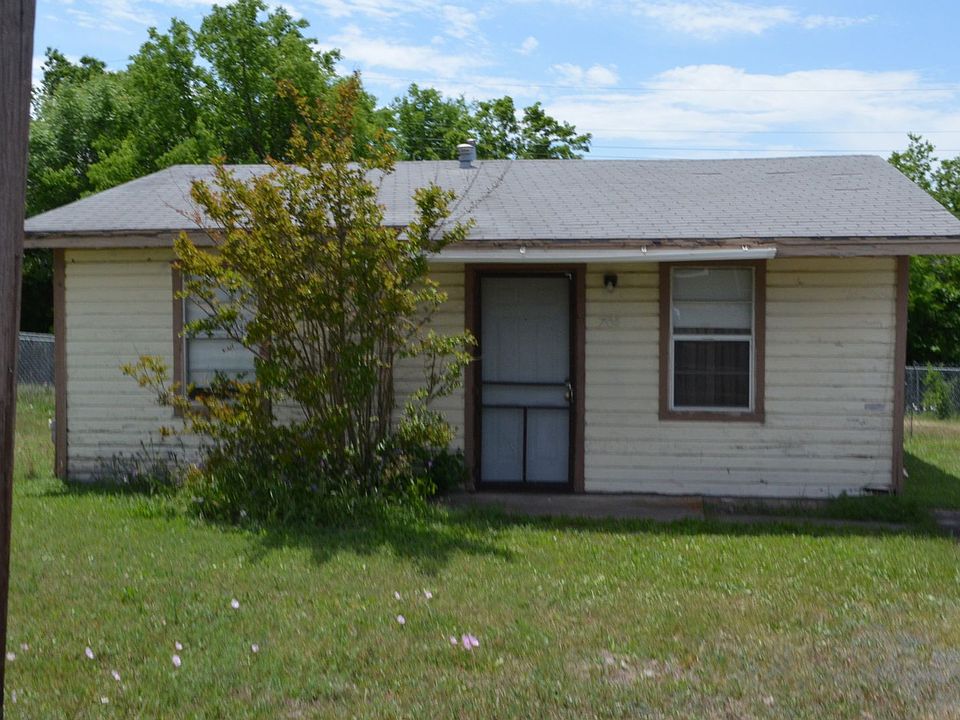 1st image of 705 W Avenue B