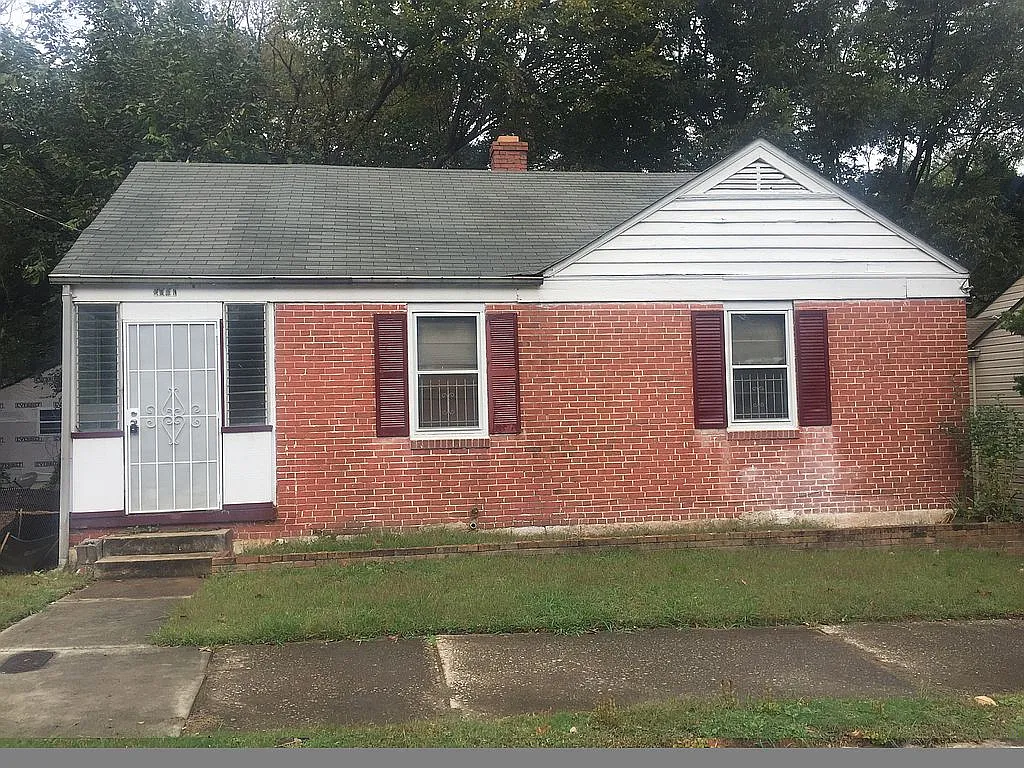 1061 Ashby Grv SW photo 1