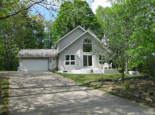 7956 Woodthrush Cir, Gaylord, MI 49735