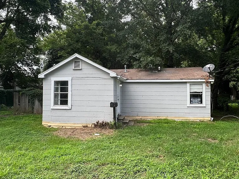 2201 Naples St — Photo 3