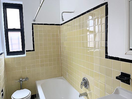 4th image of 3820 Waldo Ave #4L