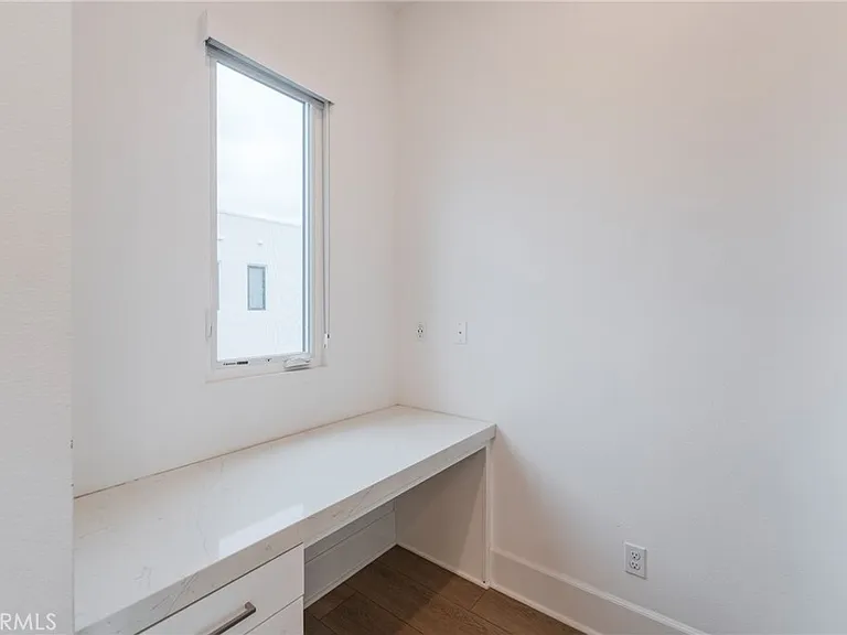 16285 Veterans Way — Photo 11