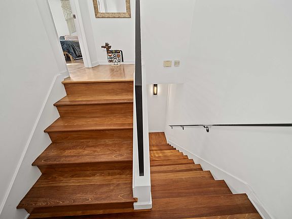 5th image of 5350 Playa Vista Dr APT 19