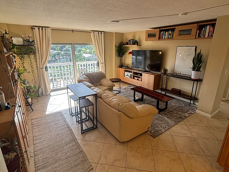 1831 NE 38th St #301 — Photo 3