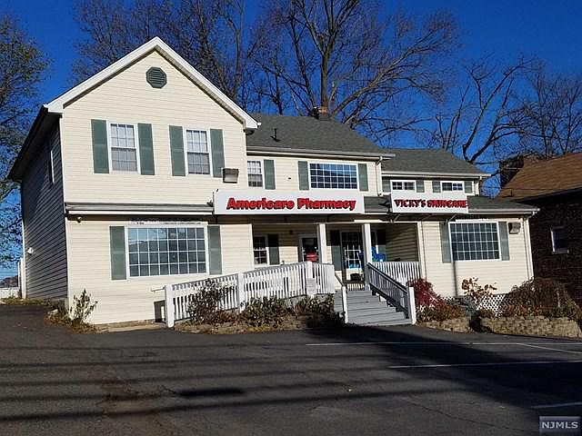 2nd image of 511 Main St