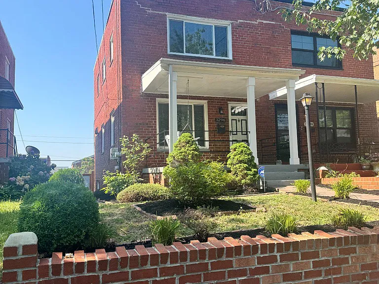 5296 Chillum Pl NE — Photo 1