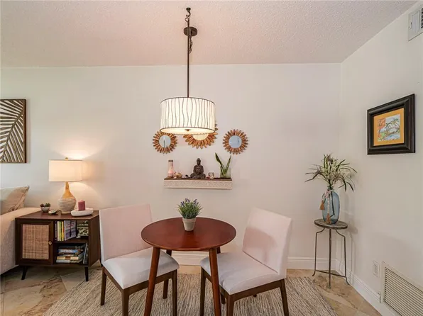 75 Royal Oak Court #204, Vero Beach, FL 32962