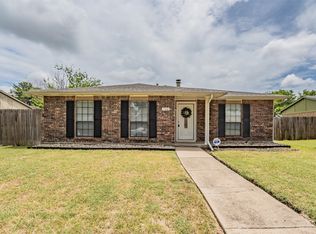 720 Nora Ln, Desoto, TX 75115