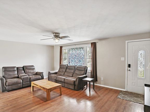 3rd image of 1846 N Schwier Ct