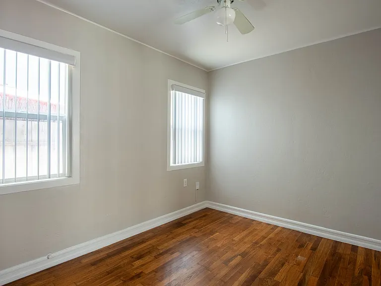 1210-1216 Robinson Ave — Photo 7