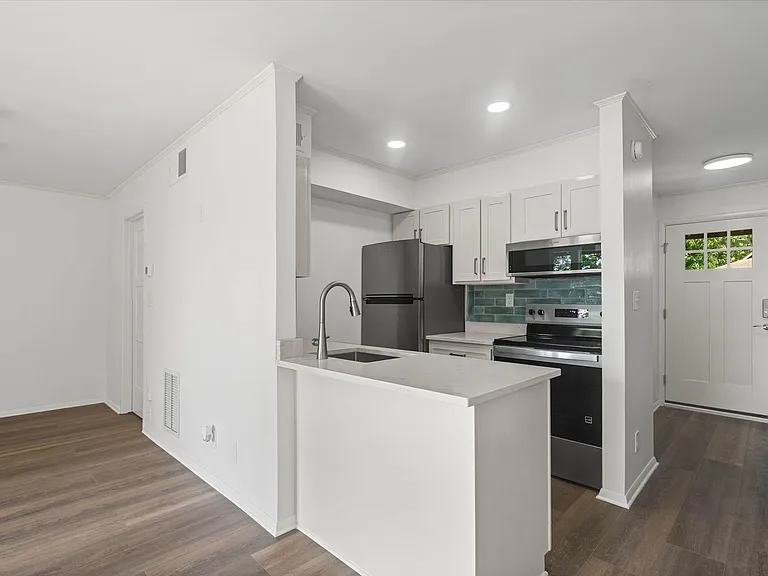 2024 Sea Cliff Dr N — Photo 8