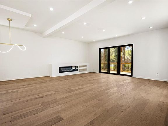 3rd image of 1301 Lavista Rd NE