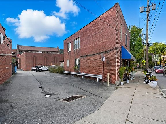 3rd image of 21 Grant Ave